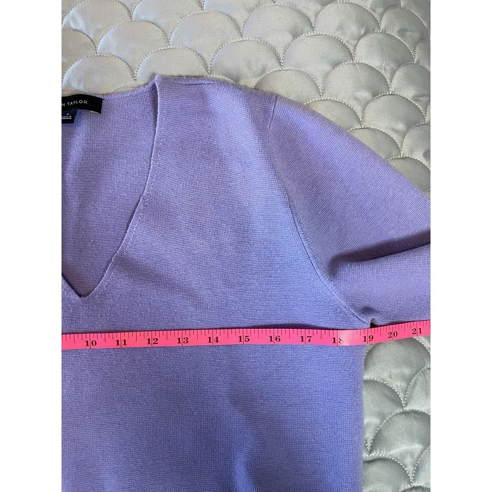 Ann Taylor Knit V-Neck Short Puff Sleeve Pullover Sweater Lilac Medium Career - Picture 4 of 5